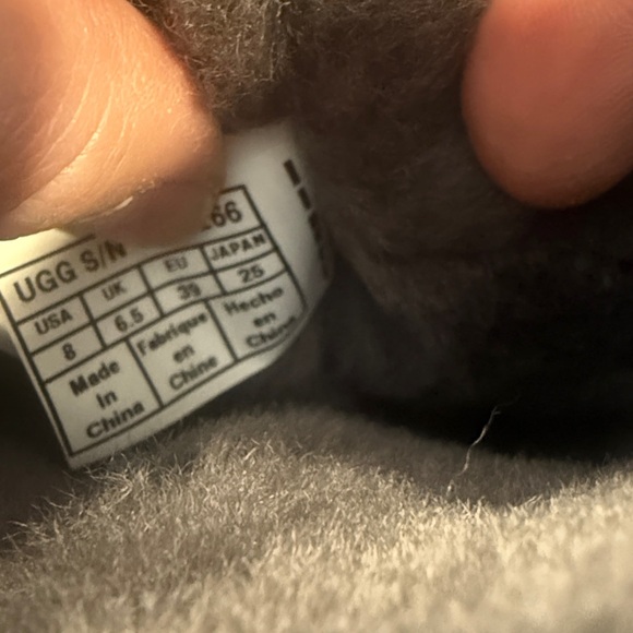 UGG Women’s Bailey Button Mirage Button Ankle Boots Gray Patent Size  8 Snow Fur - Picture 7 of 9